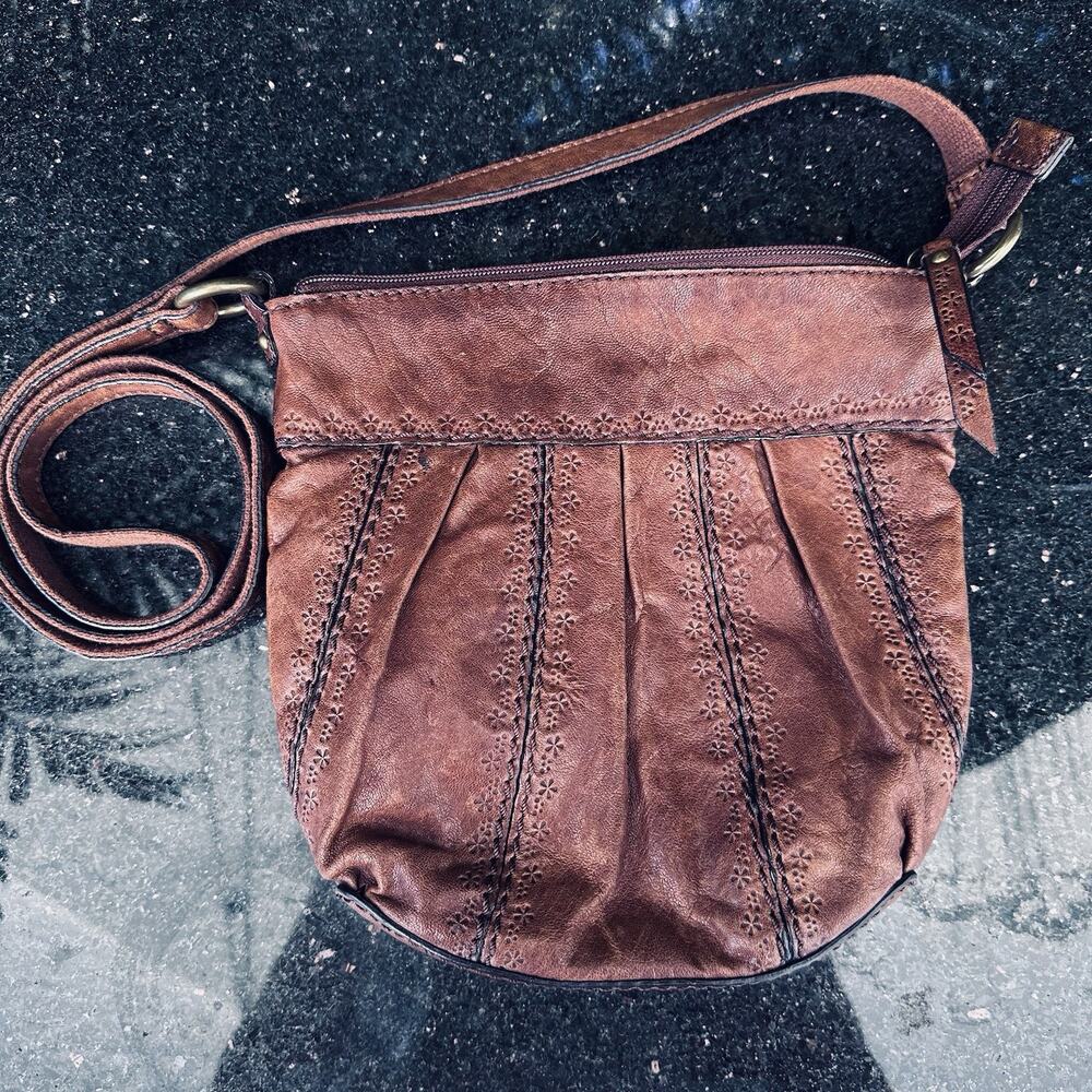 Fossil Talita Brown Leather Flower embossed and pleated Boho crossbody bag - Picture 2 of 8